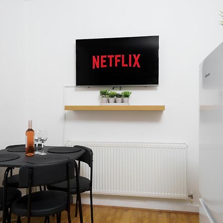 Апартаменти Cozy 2-Bed Garden Flat, With Free Private Parking, Wembley Лондон Екстер'єр фото