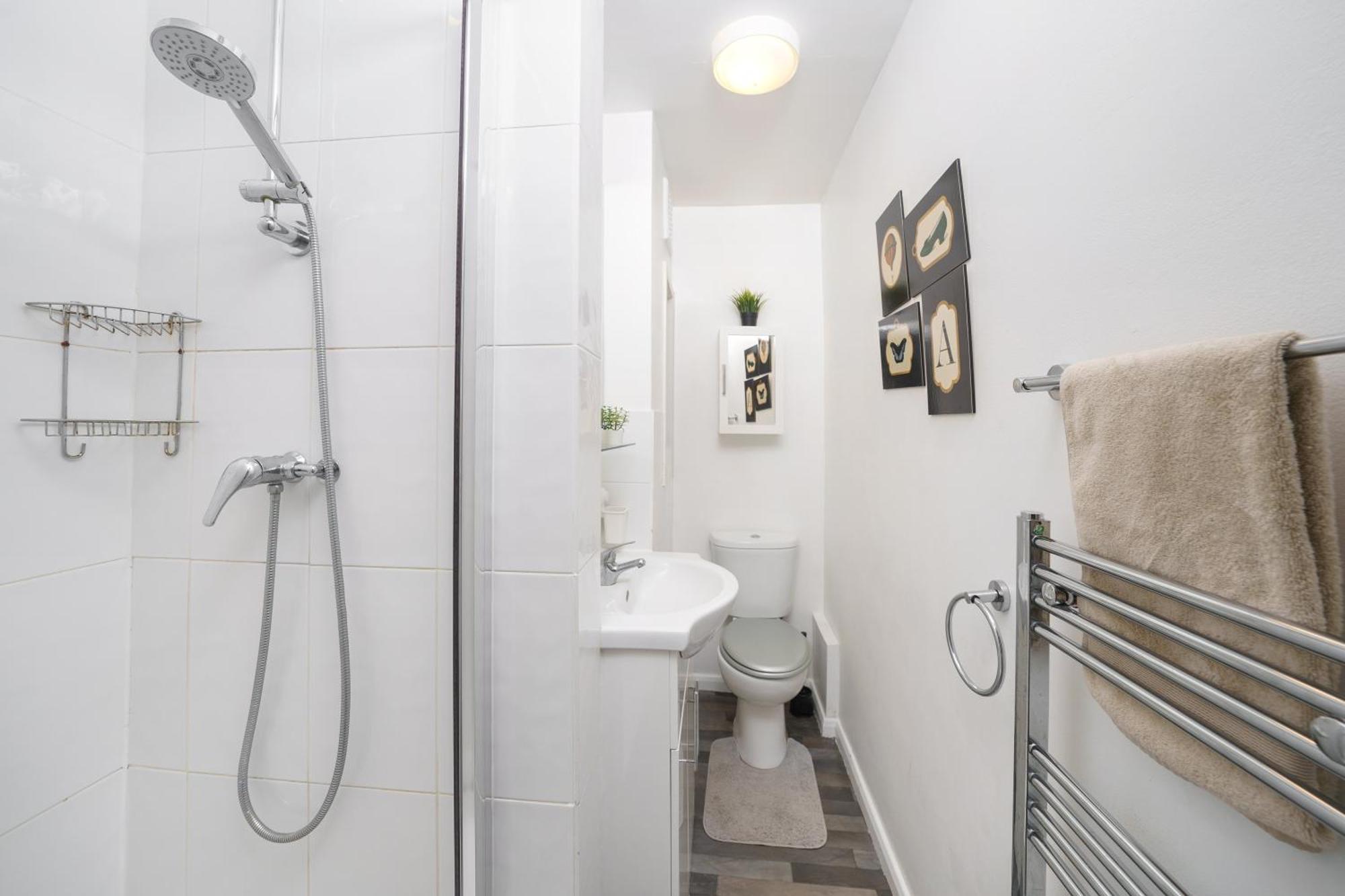 Апартаменти Cozy 2-Bed Garden Flat, With Free Private Parking, Wembley Лондон Екстер'єр фото