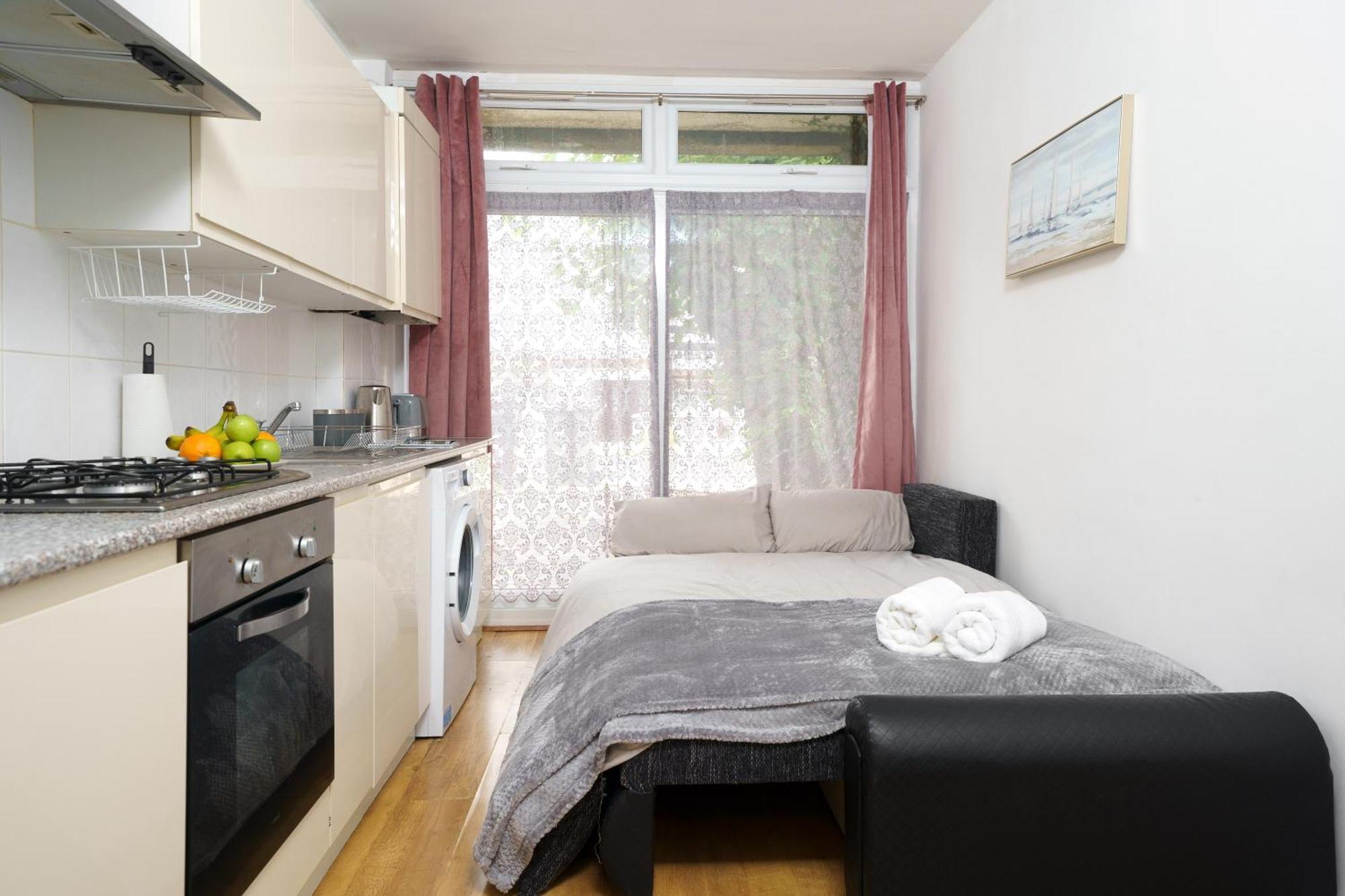 Апартаменти Cozy 2-Bed Garden Flat, With Free Private Parking, Wembley Лондон Екстер'єр фото
